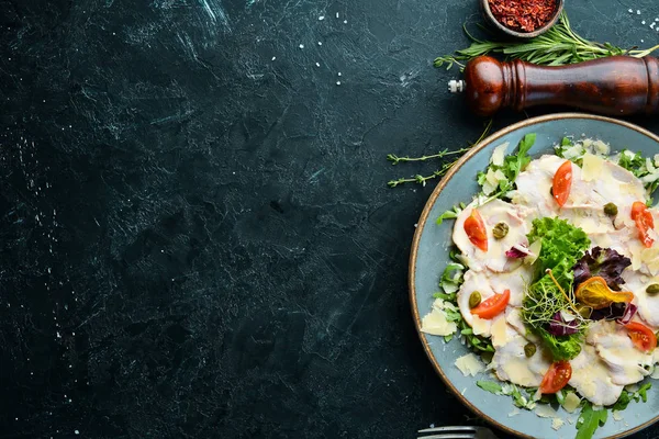 Hühnercarpaccio Mit Parmesan Essen Ansicht Von Oben Freiraum Für Ihren — Stockfoto