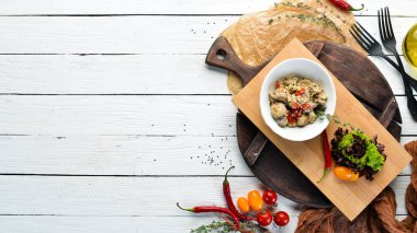 Krema soslu mantarlar. Üst te. Ücretsiz kopyalama alanı.