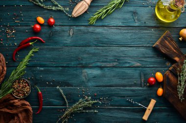 Mavi yemek afişi. Üst te. Ücretsiz kopyalama alanı.