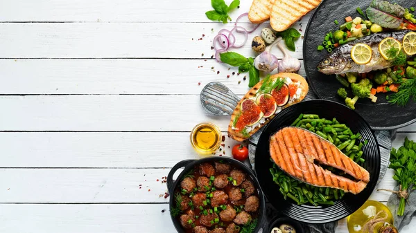 Comida Conjunto Deliciosos Platos Manjares Acostado Vista Superior Espacio Libre —  Fotos de Stock