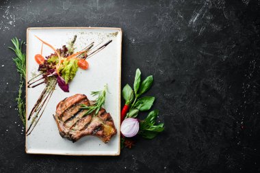 Kemiklere domuz eti. Üst Manzara. Metnin için boş yer.