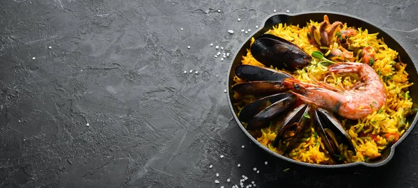 Arroz Marisco Paella Con Mejillones Camarones Vista Superior Espacio Libre —  Fotos de Stock