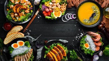 Masada yemek var. Sonbahar yemeği çeşitleri. Üst Manzara. Metnin için boş yer.