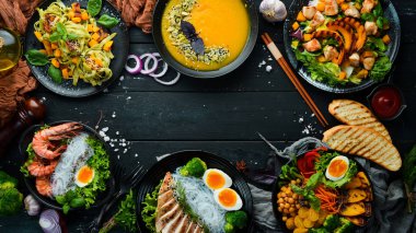 Masada yemek var. Sonbahar yemeği çeşitleri. Üst Manzara. Metnin için boş yer.