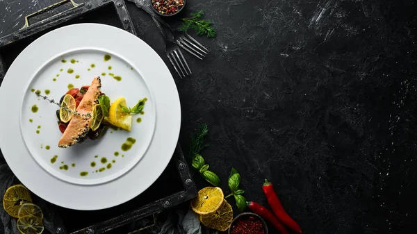 Filete Salmón Horno Con Sésamo Verduras Platos Comida Vista Superior —  Fotos de Stock