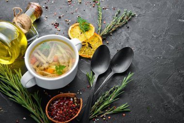 Tavuk çorbası. Bulaşıklar, yemek. Üst Manzara. Metnin için boş yer.