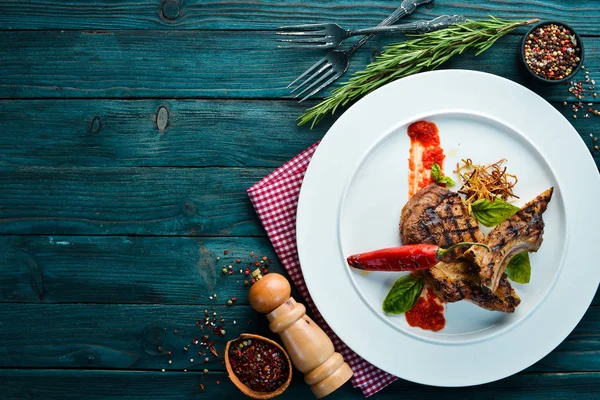 Grilluj Stek Kości Chili Naczynia Jedzenie Widok Góry Wolne Miejsce — Zdjęcie stockowe