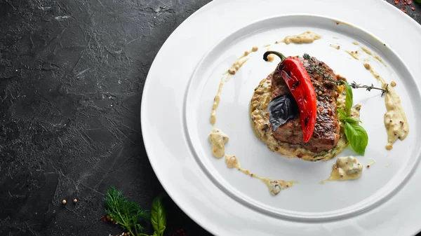 Bife Vitela Com Pimenta Molho Cogumelos Prato Pratos Comida Vista — Fotografia de Stock