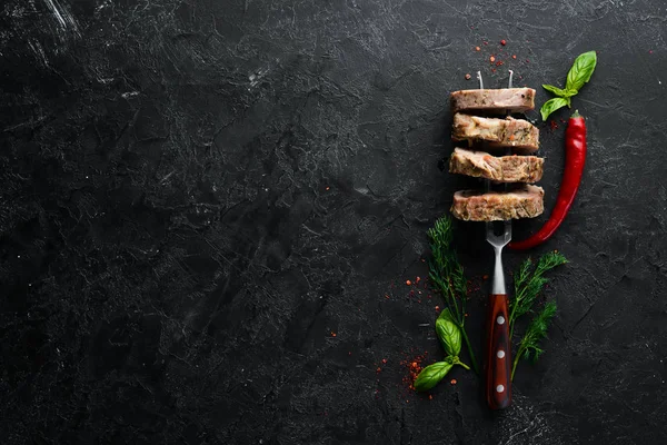 Bir Çatalda Fırında Domuz Filetosu Bulaşıklar Yemek Üst Manzara Metnin — Stok fotoğraf