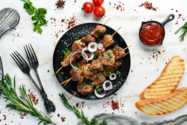 Juicy Skewers Meat Black Plate Barbecue Kebab Top View Free — Stock Photo, Image