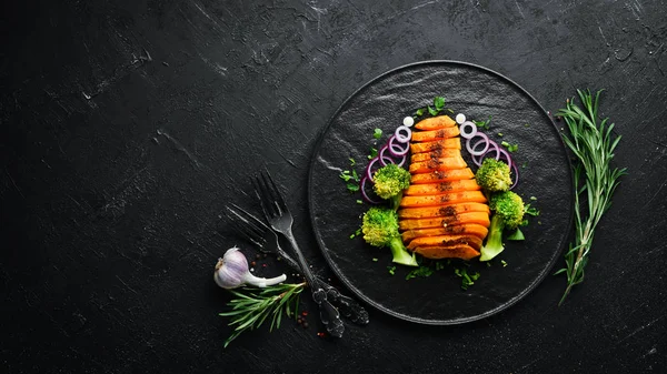 Calabaza Horno Con Verduras Plato Negro Vista Superior Espacio Libre — Foto de Stock