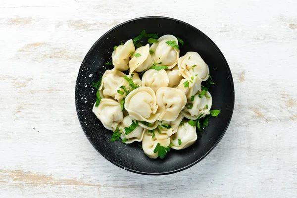 Russische Pelmeni Vlees Knoedels Met Groenten Een Zwarte Plaat Russische — Stockfoto