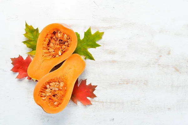 Frischer Kürbis Auf Weißem Holzgrund Gesunde Ernährung Ansicht Von Oben — Stockfoto