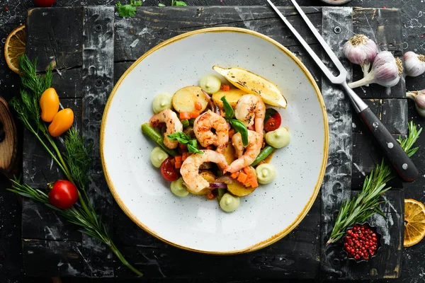 Camarones Horno Con Patatas Verduras Vista Superior Espacio Libre Para — Foto de Stock