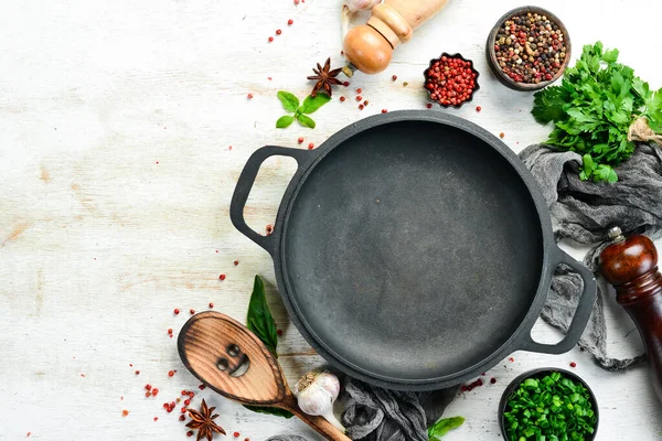 Witte Culinaire Achtergrond Met Specerijen Kruiden Tafel Bovenaanzicht Vrije Ruimte — Stockfoto