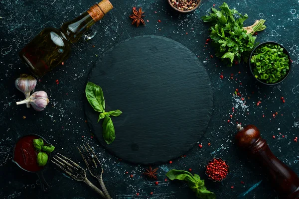 Чорний Кулінарний Фон Спеціями Овочами Столі Вид Зверху Вільний Простір — стокове фото