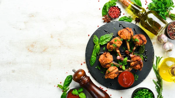 Comida Asas Frango Búfalo Assado Com Ketchup Molho Balsâmico Uma — Fotografia de Stock