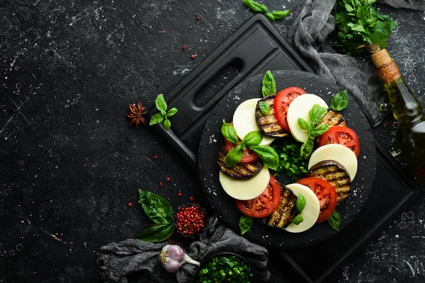 Caprese Salad Basil Tomatoes Mozzarella Cheese Eggplant Black Stone Plate — Stock Photo, Image