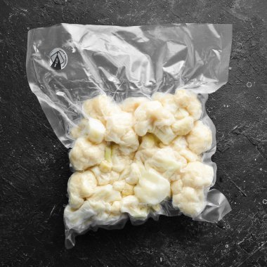 Donmuş taze karnabahar. Yiyecek malzemeleri. Üst Manzara. Metnin için boş yer.