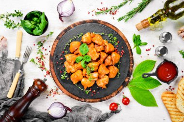 Tütsülenmiş tavuk kuyruğu. Barbekü. Bira için atıştırmalıklar. Üst Manzara. Kırsal biçim.