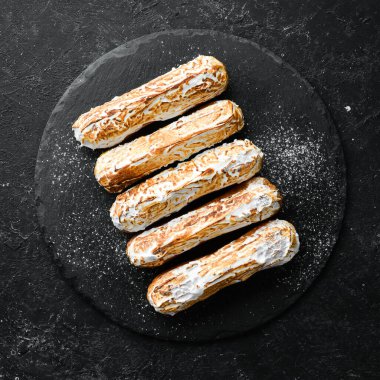 Kremalı ekler. Pişirme. Üst görünüm, ücretsiz kopyalama alanı.