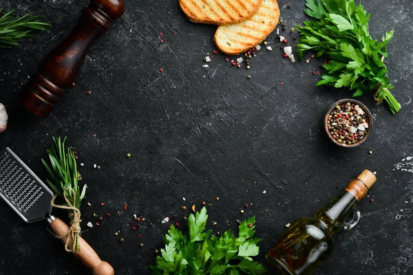 Fondo Alimenticio Romero Perejil Especias Sobre Fondo Piedra Negra — Foto de Stock