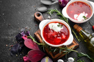 Pancar ve sebze çorbası. Geleneksel Ukrayna yemekleri. Üst Manzara. Metnin için boş yer.