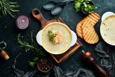 Sebzeli balık çorbası. Kasede çorba. Üst Manzara. Metnin için boş yer.