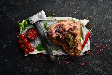 Tütsülenmiş domuz eti, baharat ve ot. Üst Manzara. Metin için boş alan.