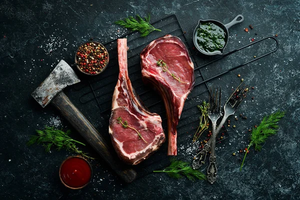 Syrový Hovězí Steak Grilu Steak Kosti Horní Pohled Volné Místo — Stock fotografie