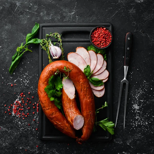 Salsicha Fumada Pedaços Inteiros Carne Vista Superior Espaço Livre Para — Fotografia de Stock