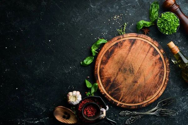 Zwarte Steen Culinaire Achtergrond Met Groenten Specerijen Bovenaanzicht Rustieke Stijl — Stockfoto