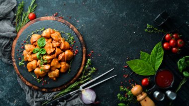 Tütsülenmiş tavuk kuyruğu. Barbekü. Bira için atıştırmalıklar. Üst Manzara. Kırsal biçim.