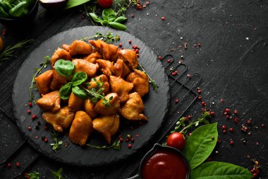 Tütsülenmiş tavuk kuyruğu. Barbekü. Bira için atıştırmalıklar. Üst Manzara. Kırsal biçim.