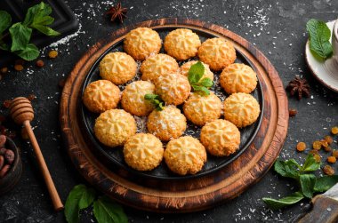 Hindistan cevizli tatlı kurabiyeler. Şekerler. Üst görünüm, ücretsiz kopyalama alanı.