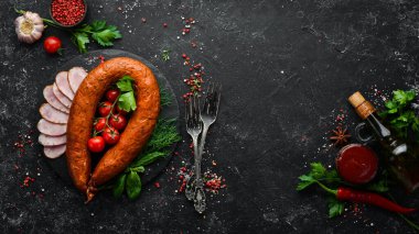 Domuz etli sosis salamı. Üst Manzara. Metin için boş alan.