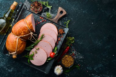 Geleneksel sandviç sosisi. Kahvaltıda. Üst Manzara. Metin için boş alan.