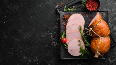 Geleneksel sandviç sosisi. Kahvaltıda. Üst Manzara. Metin için boş alan.