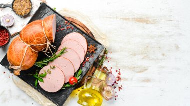 Geleneksel sandviç sosisi. Kahvaltıda. Üst Manzara. Metin için boş alan.