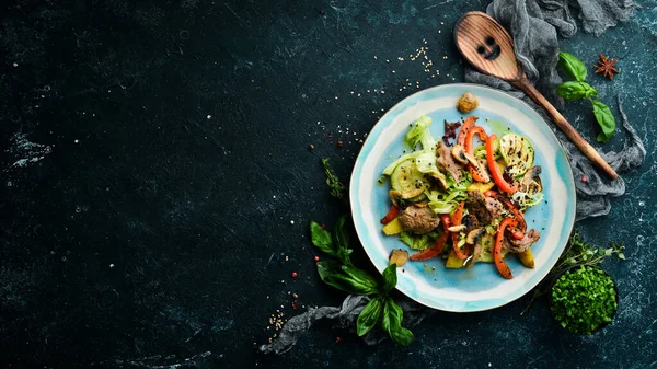 Sallad Med Kalv Svamp Och Zucchini Högst Upp Rustik Stil — Stockfoto