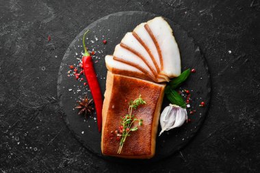 Sarımsak ve tuzlu füme domuz yağı. Üst Manzara. Metin için boş alan.