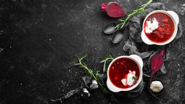 Pancar ve sebze çorbası. Geleneksel Ukrayna yemekleri. Üst Manzara. Metnin için boş yer.