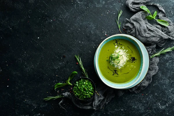 Cibo Sano Zuppa Verde Con Broccoli Spinaci Piatto Fondo Pietra — Foto Stock