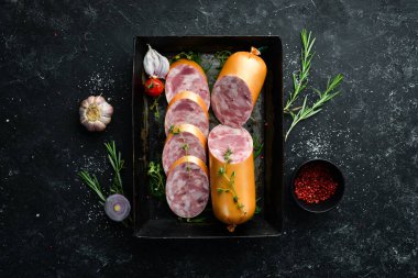 Sandviç için haşlanmış sosis. Kahvaltıda. Üst Manzara. Metin için boş alan.