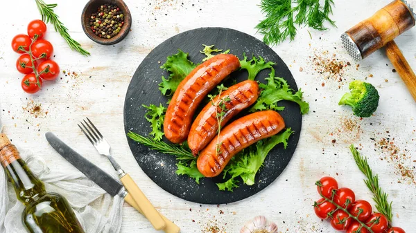 Smoked Sausages Spices Black Stone Plate Top View Old Background — Stock Photo, Image