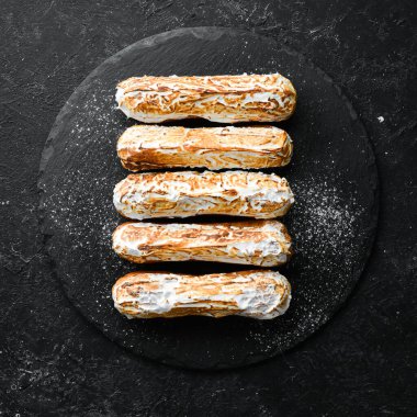 Kremalı ekler. Pişirme. Üst görünüm, ücretsiz kopyalama alanı.