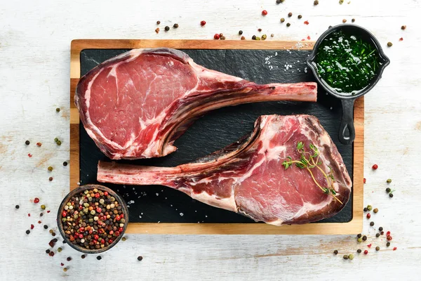 Dry Aged Raw Tomahawk Beef Steak Steak Auf Knochen Auf — Stockfoto