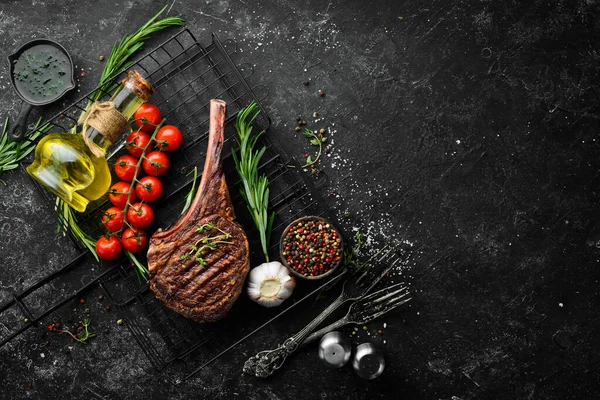 Grilovaný Steak Kosti Tomahawk Steak Černém Kamenném Pozadí Horní Pohled — Stock fotografie