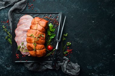Baharatlı ve otlu domuz eti. Üst Manzara. Metin için boş alan.