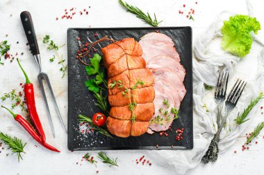 Baharatlı ve otlu domuz eti. Üst Manzara. Metin için boş alan.